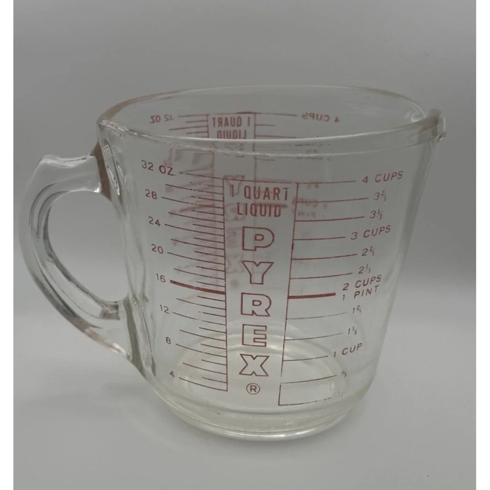 Vintage PYREX #532 1 Quart Measuring Cup Red Lettering Photographic Use D Handle